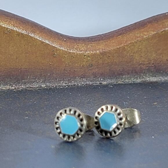 Turquoise Hexagon Stud Earrings with Vintage Filigree Setting, Elegant Design - Picture 4 of 10